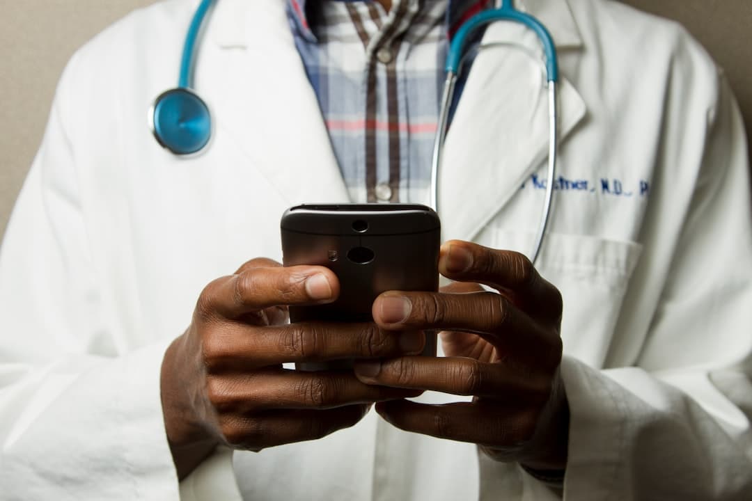 Patient receiving a personalized SMS reactivation message about unused dental benefits on a smartphone
