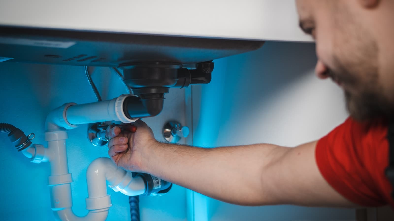 Plumber Answering Service vs an AI That Books the Job