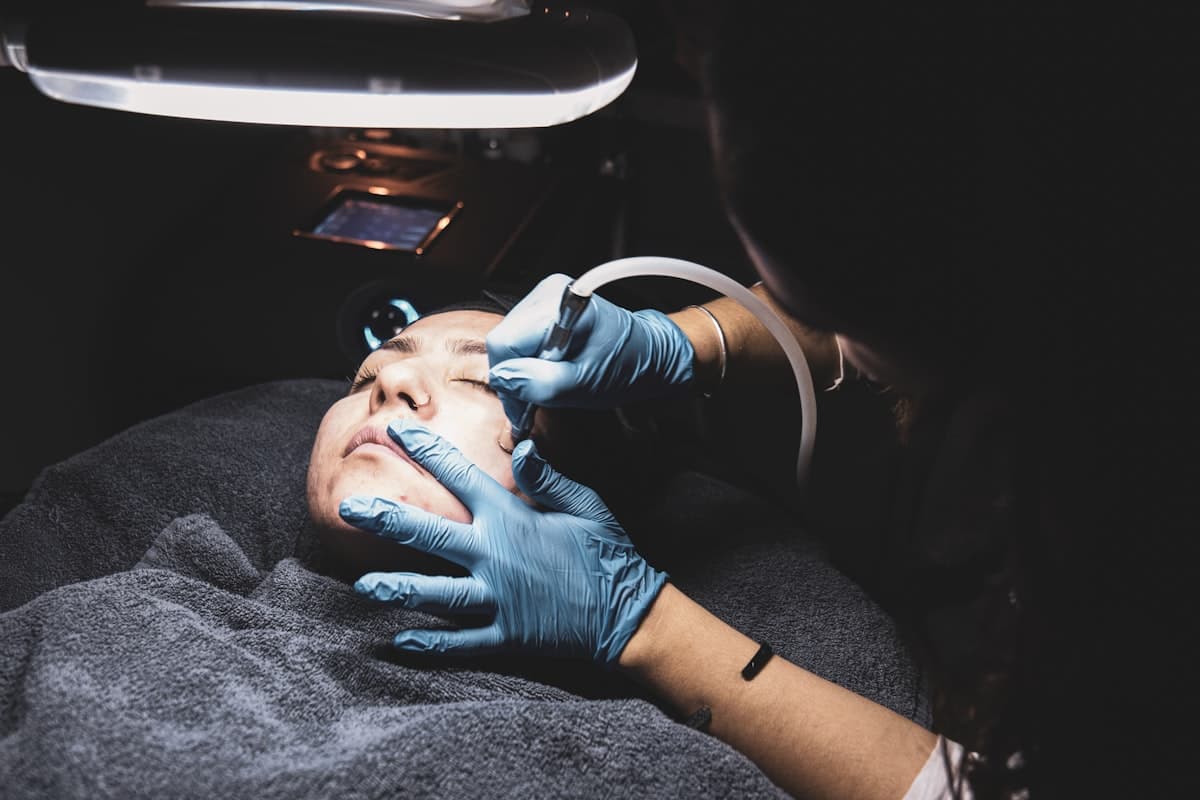 Miami aesthetic practitioner focused on a Botox treatment while the med spa automation Miami retention system handles rebook outreach in the background
