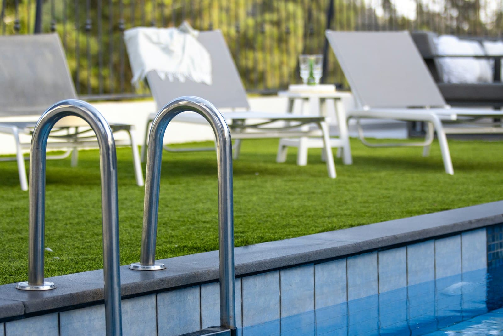 Pool Construction Booking Systems That Actually Convert