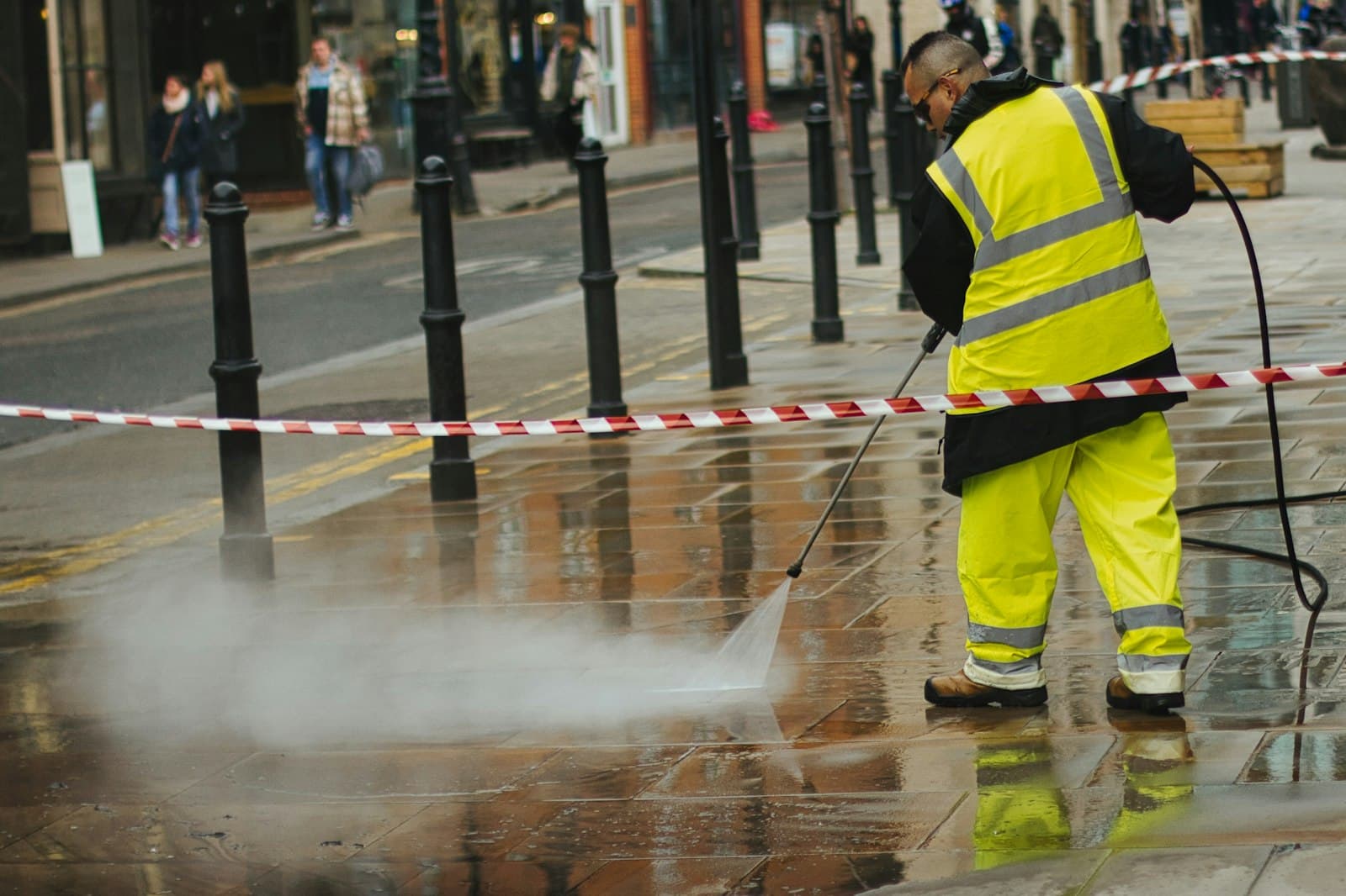 Pressure Washing Reviews in Miami: What Wins the Job